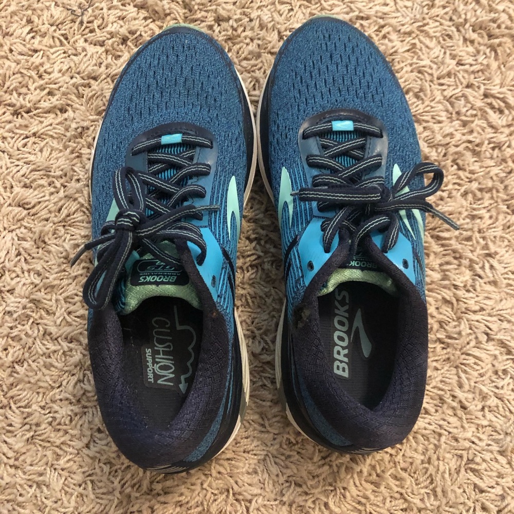 NEW brooks tennis shoes